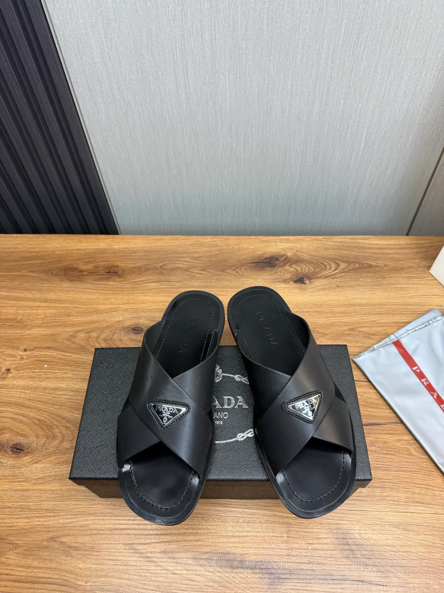 Factory price 340💰 ＰＲＡＤＡPrada - popular men's slippers hot sale 🔥 🩴Official website one to one production 38-45 sizes 45 46 🉑️Customized!